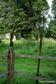 bystre2010j Bystre k. Czarnej, cmentarz, rok 2010 (foto: P. Szechyński)