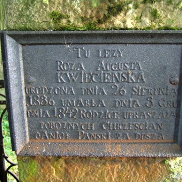 cisna2006b Cisna, 2006, cmentarz, grób pracownika huty, Antoniego Kwiecińskiego i jego wnuczek Róży i Klary. Najstarszy datowany nagrobek w Bieszczadach - 1842r. (fot. P....