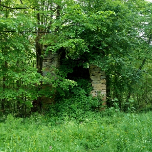 huls5 Hulskie, ruina dzwonnicy, 2020 (foto: P. Szechyński)