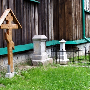 szczawne2005a Szczawne, cmentarz cerkiewny, nagrobki: H. Lewickiej i S. Kałużniackiego, rok 2005 (foto: P. Szechyński)