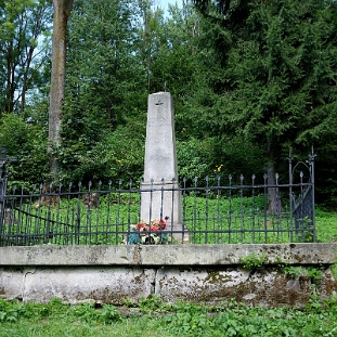 szczawne2010k Szczawne, cmentarz, grób Anastazji i Franciszka Radziejowskich oraz Józefy Dudziakówny, 2010 (foto: P. Szechyński)
