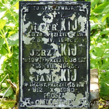 twor5 Tworylne, cmentarz, 2005 (foto: P. Szechyński)