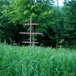 radziejowa2019a Tyskowa, krzyż na przeciw miejsca po cerkwi, 2019 (foto: P. Szechyński)