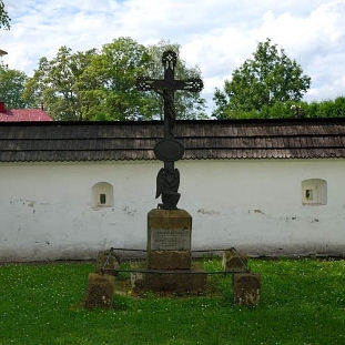 uherce2 Uherce, nagrobki przy kościele. Tadeuszowi Zatorskiemu zm. 08.09.1873, 2010 (foto: P. Szechyński)