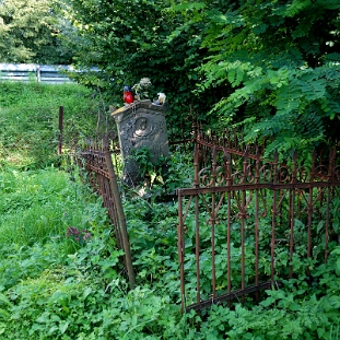 DSC_0099 Wołkowyja, cmentarz cerkiewny, nagrobek ks. Mychaiła Rostowycza, 2018 (foto: P. Szechyński)