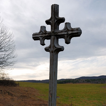 zubensko2009d Zubeńsko, krzyż obok cerkwiska, 2009 (foto: P. Szechyński)