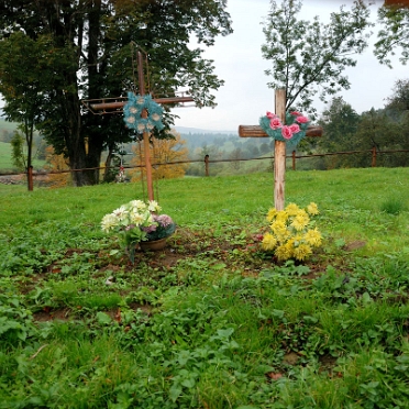 Żernica Niżna, cmentarz i miejsce po cerkwi