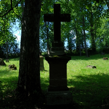 Lutowiska, cmentarz i miejsce po cerkwi