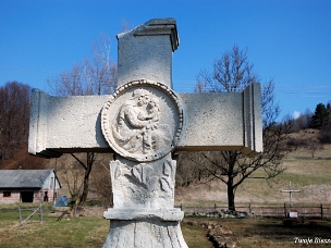 Polana, cmentarze i miejsce po kościele