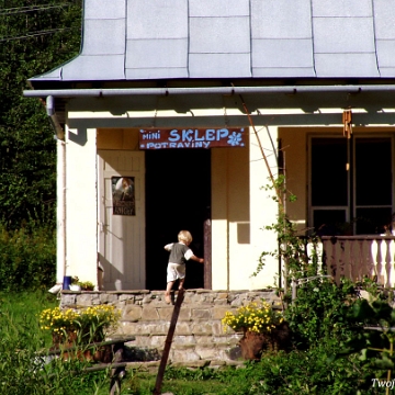 balnica2004f Balnica, jedyny zamieszkały budynek, stacja kolejki wąskotorowej, 2004 (foto: P. Szechyński)