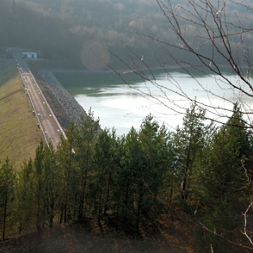 starina2011e Zalew / zapora wodna Starina, wiosna 2011 (foto: P. Szechyński)