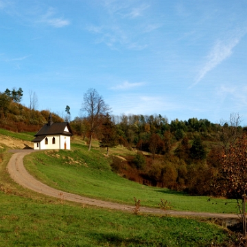 zernica2013a Żernica Niżna, kaplica rzymskokatolicka po remoncie, 2013 (foto: P. Szechyński)