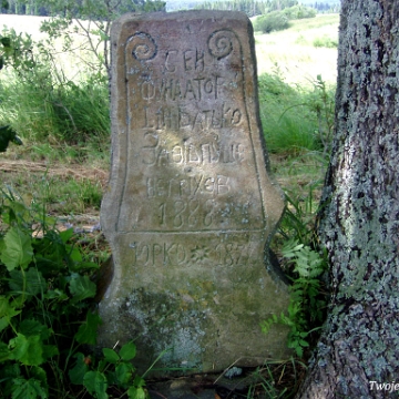 beniowa2006a Beniowa, cokół pod krzyż przydrożny Iwana Batko z 1888r, 2006 (foto: P. Szechyński)