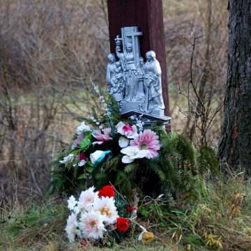 komancza2009b Komańcza, krzyż w pobliżu mostu nad potokiem Barbarka, 2009 (foto: P. Szechyński)