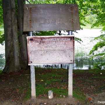 laszczyk2004a Jeziorka Duszatyńskie, pamięci leśnika, 2004 (foto: P. Szechyński)