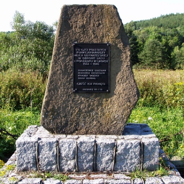 wolamichowa2004a Wola Michowa, pamięci funkcjonariuszy MO poległych w latach 1944-46, obecnie nie istnieje, 2004 (foto: P. Szechyński)