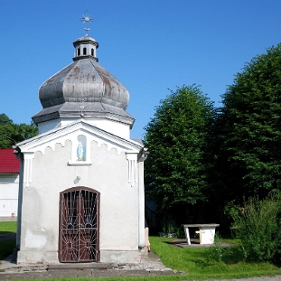 nowosiolki2010a Nowosiółki, kaplica zbudowana w roku 1912, jako greckokatolicka kaplica pw. św. Piotra i Pawła, 2010 (foto: P. Szechyński)