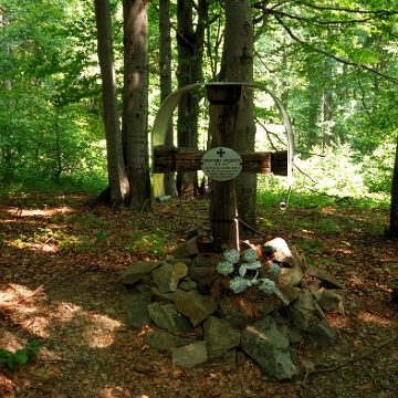 cmwoj2012b Krzyż, cmentarz wojskowy z I wojny pod Wierchem nad Łazem, 2012 (foto: P. Szechyński)