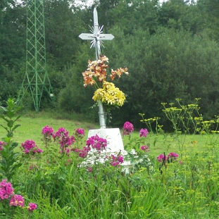 glinne2007a Glinne, krzyż przydrożny w pobliżu Kamienia Leskiego, 2007 (foto: P. Szechyński)