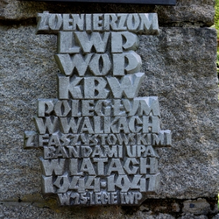 baligrod2013a Baligród, pamięci żołnierzy LWP, WOP i KBW, którzy zgninęli w walkach z UPA, 2013 (foto: P. Szechyński)