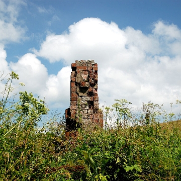 lupkow2010a Łupków, cokół na którym stał kiedyś pomnik pamięci żołnierzy z oddziałów brandenburskich, 2010 (foto: P. Szechyński)