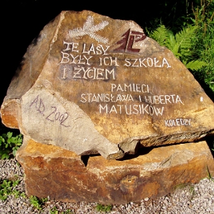 matusik11b2004 Droga leśna Baligród - Bereźnica, pamięci Stanisława i Huberta Matusików, 2004 (foto: P. Szechyński)