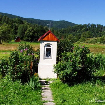 18 Liszna, kapliczka, 2004 (fot. P. Szechyński)