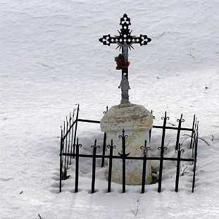 komancza Komańcza, krzyż przydrożny przy wjeździe od strony Rzepedzi (fot. J. Milczanowska)