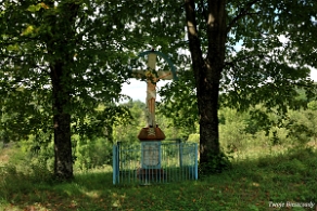 ruske2012c Ruské (po słowackiej stronie Przełęczy nad Roztokami), przydrożny, z roku 1852 postawiony przez Jaoannę Stanko (Prícestný kríż na Hamarčat Lúkach), 2012 (foto:...
