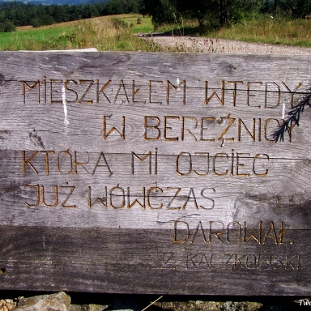 kaczkowski2004 Bereźnica Wyżna, przełęcz, była tu niegdyś tablica pamięci Z. Kaczkowskiego, 2004 (foto: P. Szechyński)