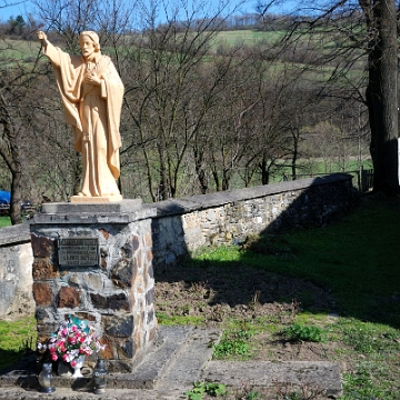 baligrod2010c Baligród, figura św. Andrzeja Boboli, ufundowana przez ks. Piotra Rostockiego, ówczesnego proboszcza, za ocalenie z rąk hitlerowców w roku 1940, 2010 (foto: P....