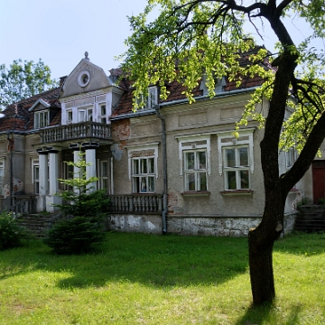 baligrod2010m Baligród, dawna willa dr Kuźmaka, zwana potocznie "Kuźmakówką" lub "Willą notariusza". Obecnie siedziba Nadleśnictwa Baligród, 2010 (foto: P. Szechyński)