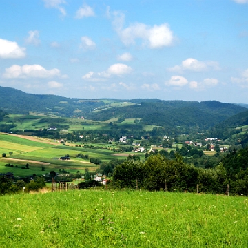 baligrod2018e Baligród, widok w kierunku Mchawy, 2018 (foto: P. Szechyński)