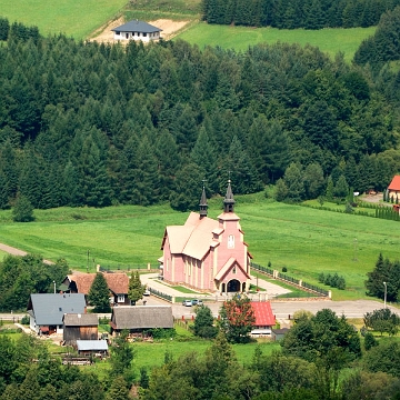 baligrod2018f Baligród, kościół rzymskokatolicki, 2018 (foto: P. Szechyński)