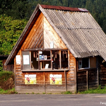 cisna2004e Cisna, pierwszy kiosk Ryszarda Szocińskiego - Atamania Bieszczadu, 2004 (foto: P. Szechyński)