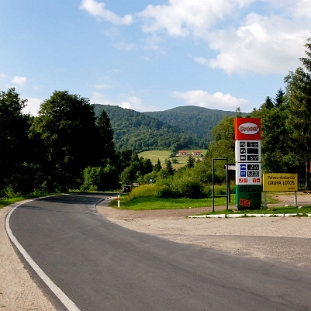 cisna2013i Cisna / Dołżyca, stacja paliw, 2013 (foto: P. Szechyński)