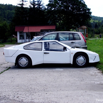 rzepedz2004f Rzepedź, Ferrari zrobiony na bazie Zaporożca przez lokalnego majsterkowicza, 2004 (foto: P. Szechyński)