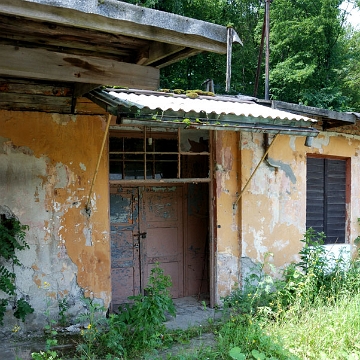 rzepedz2010c Rzepedź, droga od strony Prełuk, dawny ZuL - budynek obecnie nie istnieje), 2010 (foto: P. Szechyński)