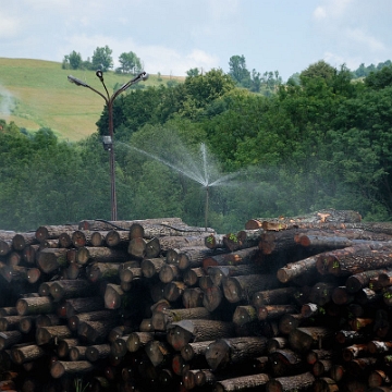 rzepedz2010h Rzepedź, dawniej BPPD, obecnie firma Nowy Styl, zraszanie surowca, 2010 (foto: P. Szechyński)