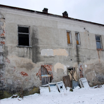 uherce2009h Uherce dwór obronny Herburtów, wzniesiony w II połowie XVI wieku, zima 2009 (foto: P. Szechyński)