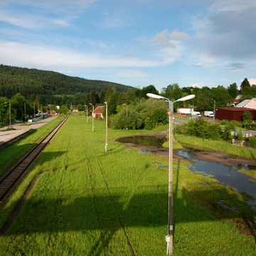 ud2020 Ustrzyki Dolne, widok z kładki nad torami (foto: P. Szechyński)