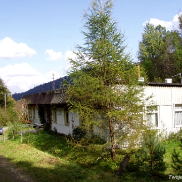 suche2005e Suche Rzeki, harcerskie schronisko Ostoja (obecnie nieistnieje), 2005 (foto: P. Szechyński)