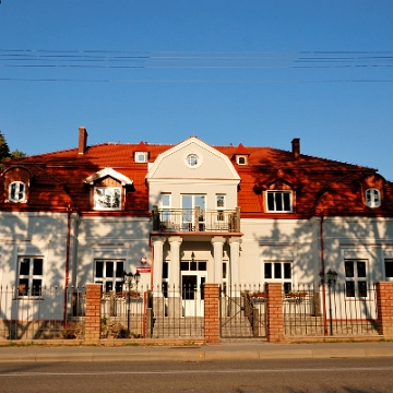 baligrod2013b Baligród, dawna willa dr Kuźmaka, zwana potocznie "Kuźmakówką" lub "Willą notariusza", po remoncie. Obecnie siedziba Nadleśnictwa Baligród, 2013 (foto: P....