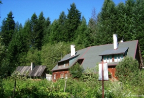 komancza2008b Komańcza, przy drodze do Prełuk - dawniej było tu tzw. schronisko ekologiczne, 2008 (foto: P. Szechyński)