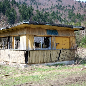 mikow2010y Mików, dawny sklepik spożywczy, 2013 (foto: P. Szechyński)