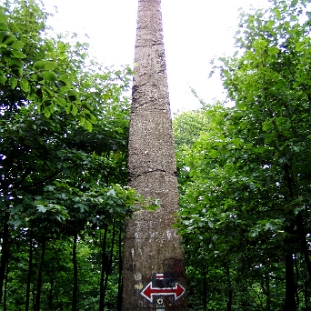 chrysz2004a Chryszczata, obelisk na szczycie w roku 2004 (foto: P. Szechyński)