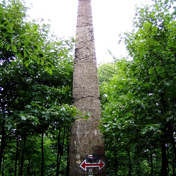 chrysz2004a Chryszczata, obelisk na szczycie w roku 2004 (foto: P. Szechyński)