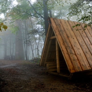 chrysz2014a Chryszczata, wiata na szczycie świeżo po oddaniu do użytku w roku 2014 (foto: P. Szechyński)