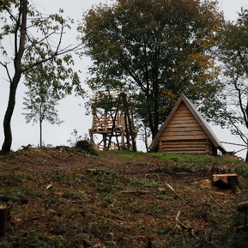 korbania-2014a Korbania, wieża widokowa i wiata tuż po oddaniu, jesień 2014 (foto: P. Szechyński)