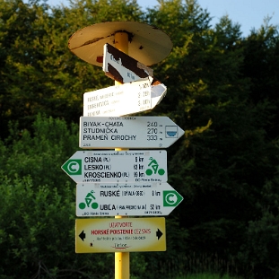 prozt2013c Przełęcz nad Roztokami Górnymi, tablice od strony słowackiej (foto: P. Szechyński)